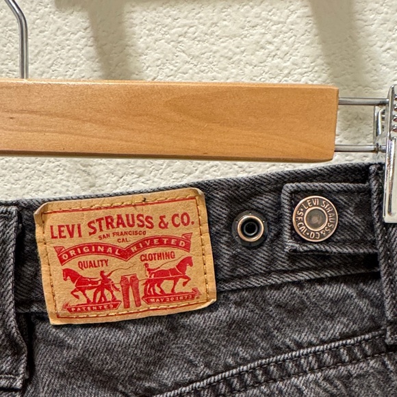 Levi's High Waisted Cinch Baggy Jeans - Picture 5 of 7